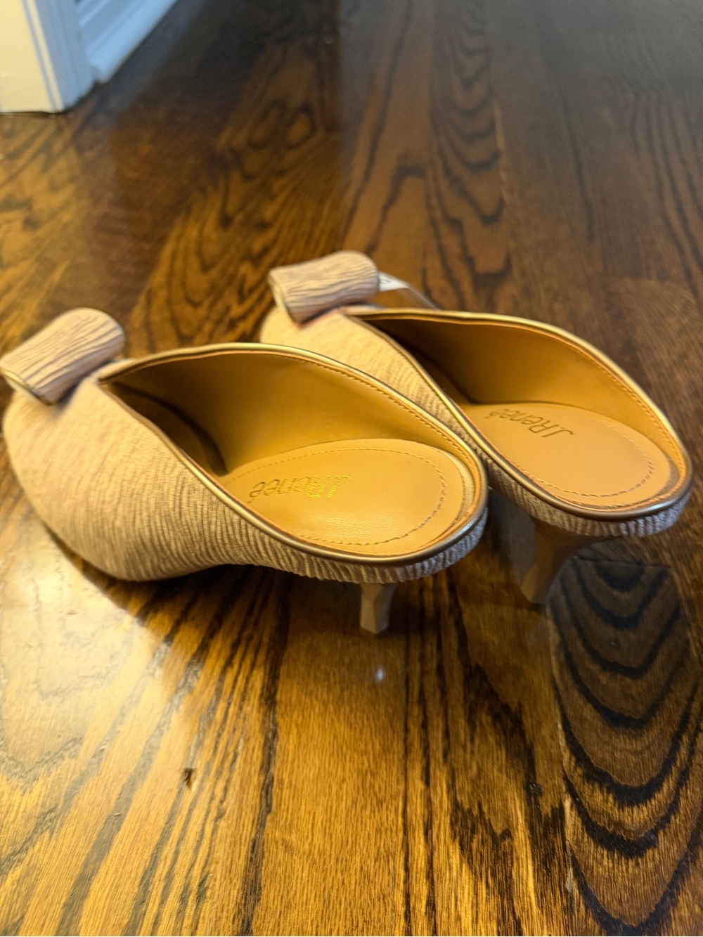 J.Renee Beige Textured Open-Toe Mule Heels with Bow Accent 9.5 W. Comfortable! - Picture 5 of 6
